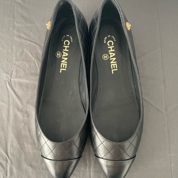NIB Chanel Black Leather Quilted Flats Sz40 - Picture 3 of 9